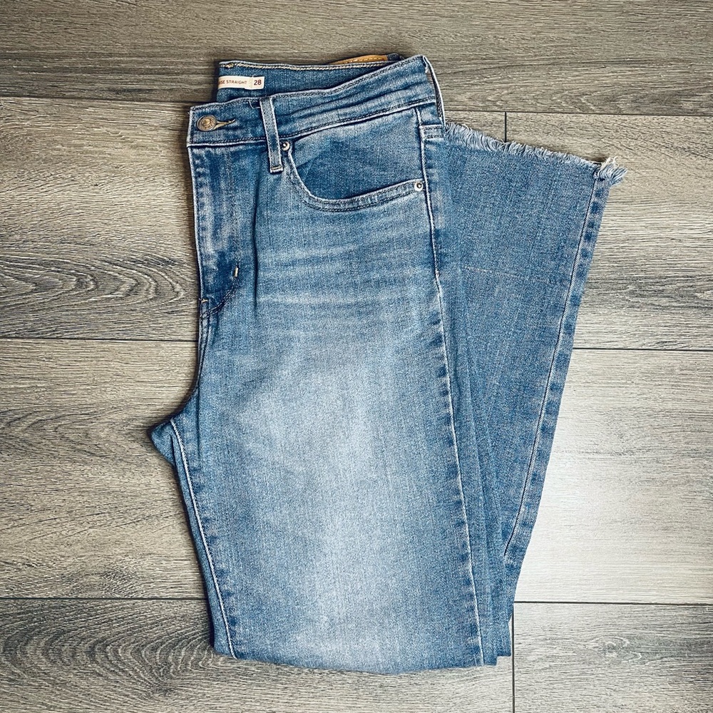 Woman’s 724 Levi jeans (high rise straight)